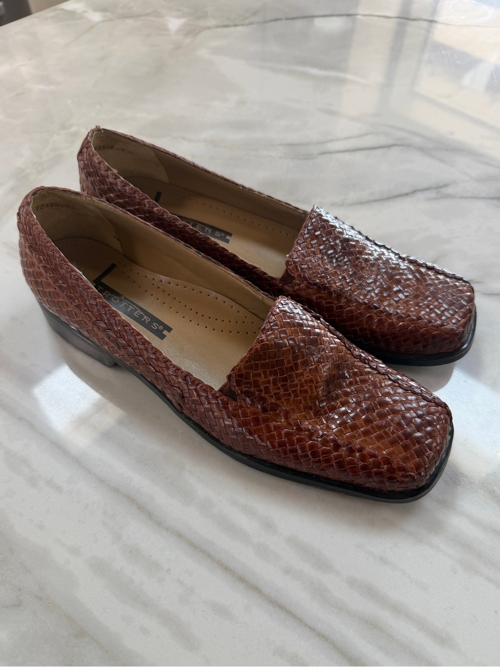 Trotters- 7 Leather Woven Slip-On Loafers in Brown